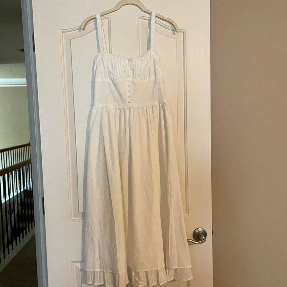 Commense White Ruched Sweetheart Midi Dress